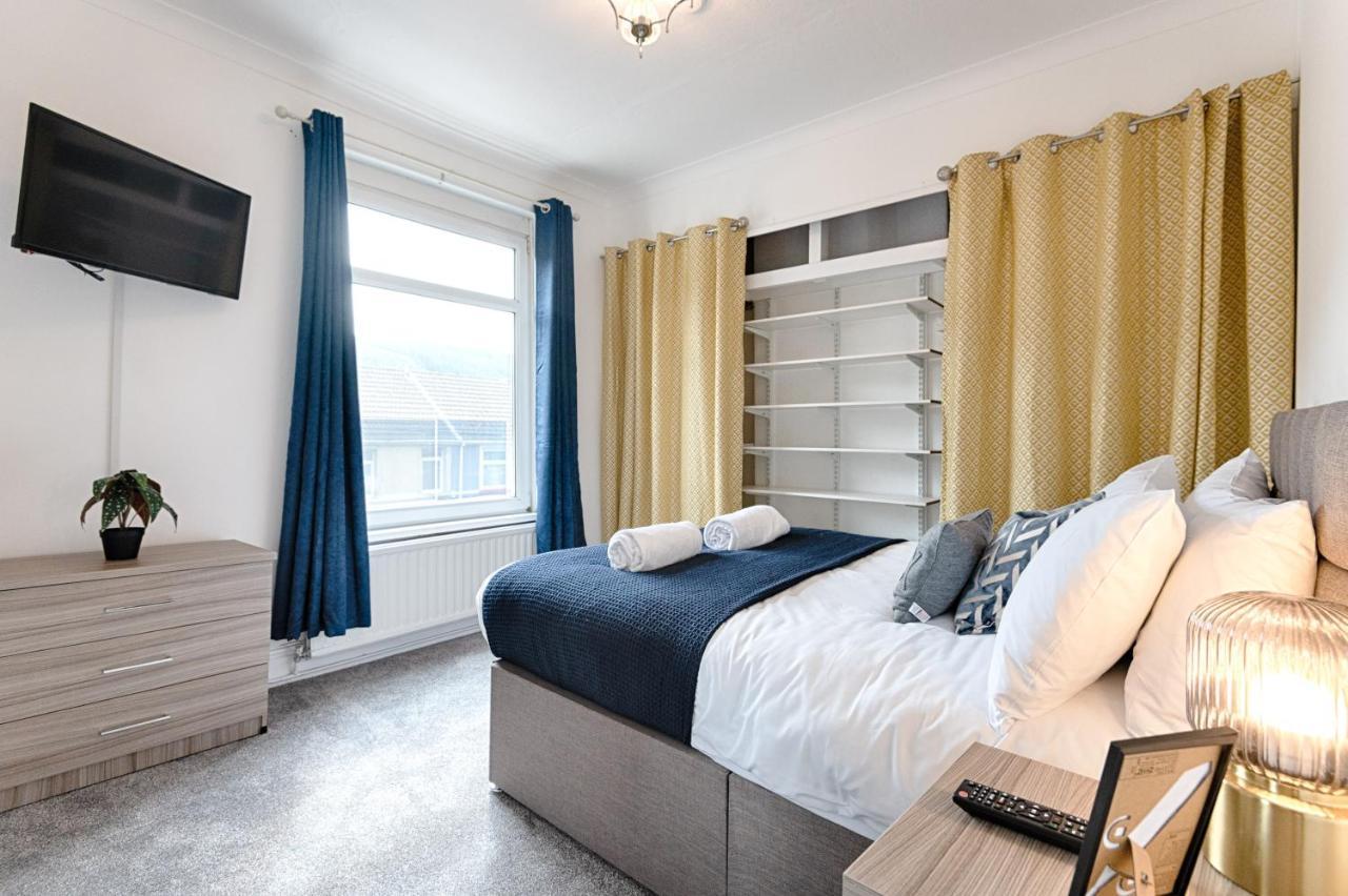 Make This Your Base! Tv In Every Bedroom! Merthyr Tydfil Exteriör bild